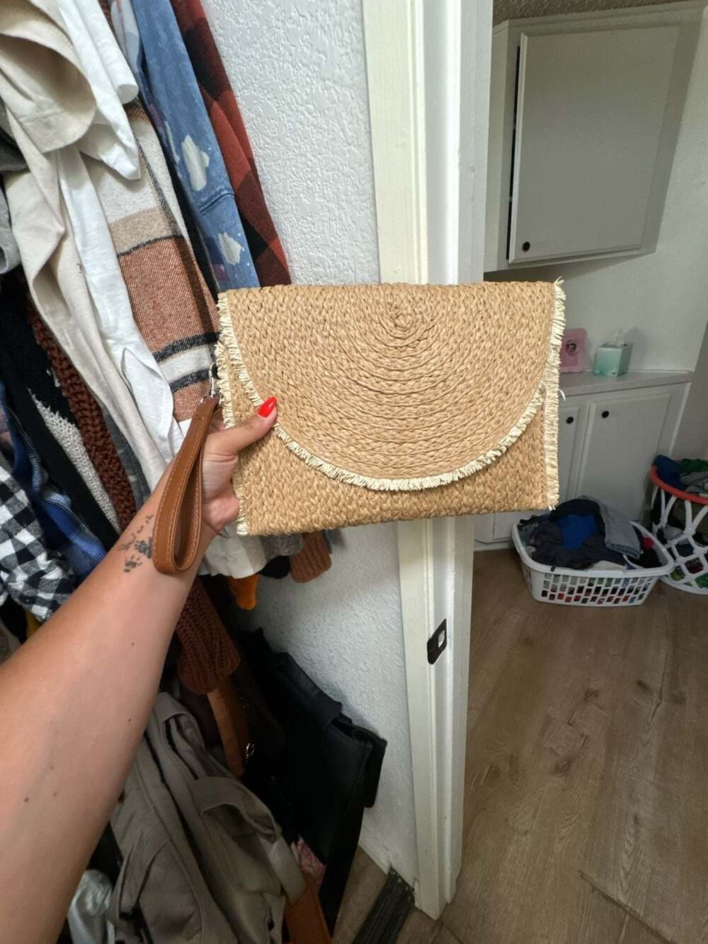 Line Trim Straw Clutch in Khaki – Sugar & Spice,